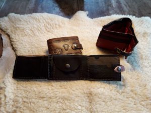 Portefeuille en cuir bovin et agneau. rangement monnaie, cb et id